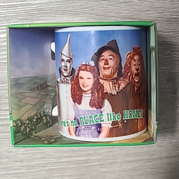 There's No Place like home Wizard of 11 oz mug New in package - Picture 3 of 5